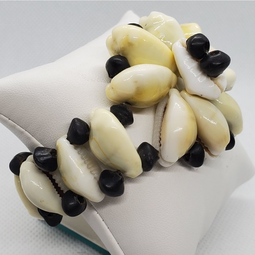Island Boho Shell Bracelet - Picture 2 of 5